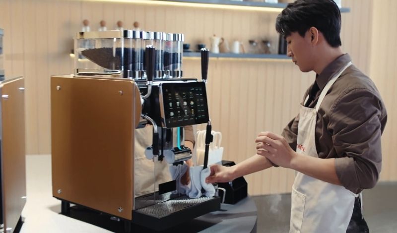 How to Choose a Commercial Coffee Machine Suitable for a Coffee Shop?